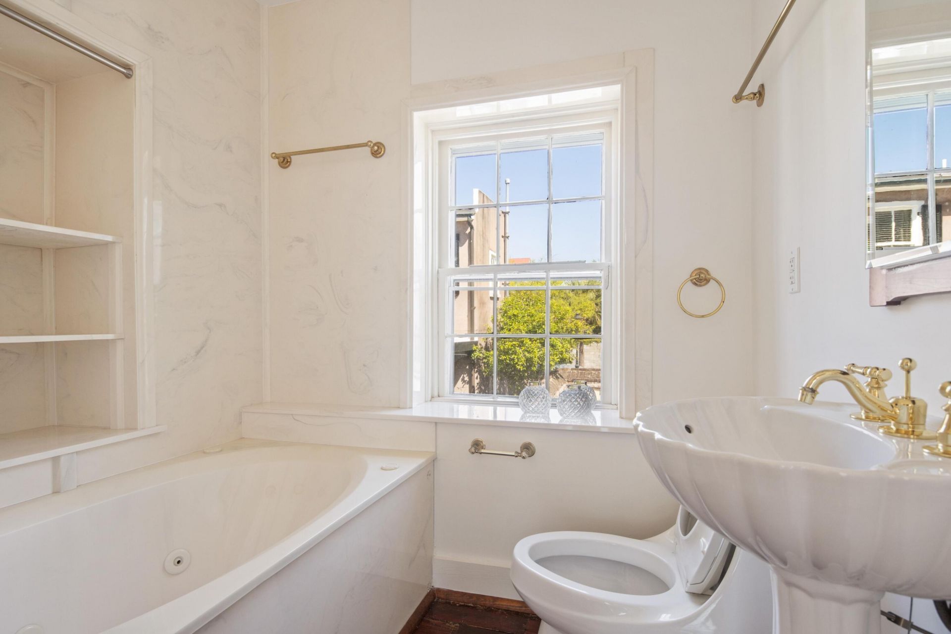 54 King Street Photo 56