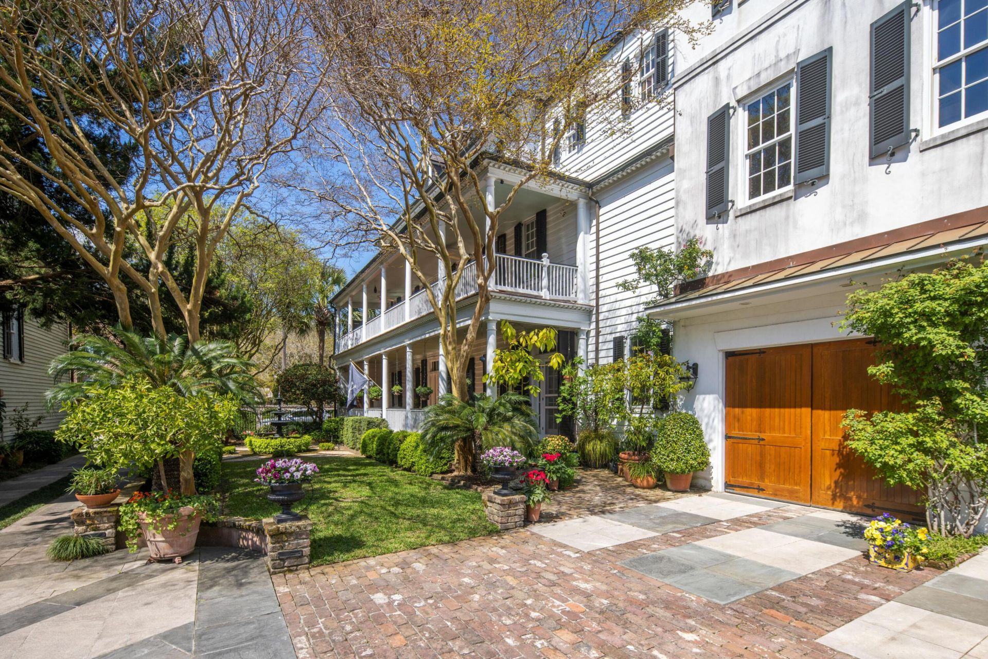 54 King Street Photo 7