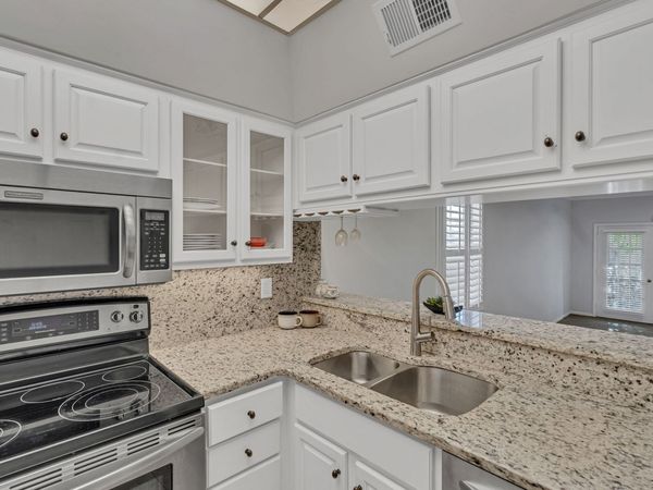 107 W End Pl, Nashville, TN 37205