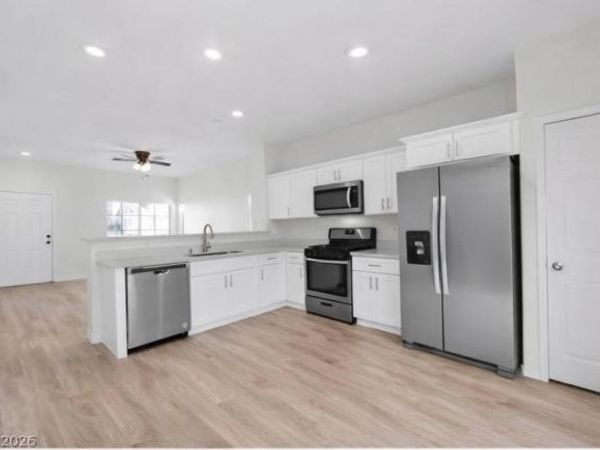 10605 Coal Canyon Avenue , Las Vegas, NV 89129