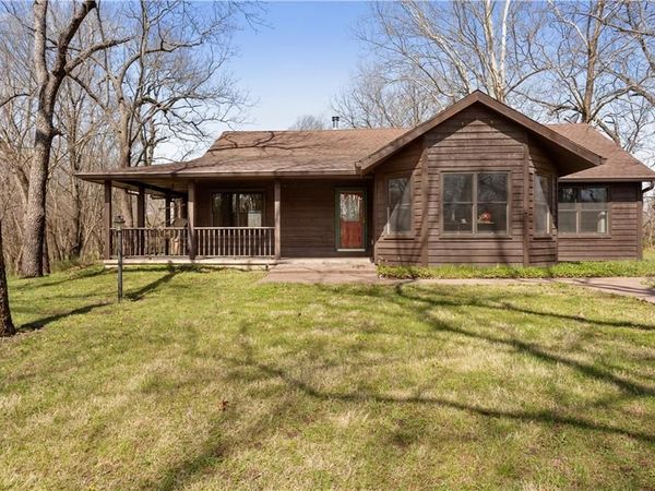 153 E 1250 Road, Baldwin City, KS 66006