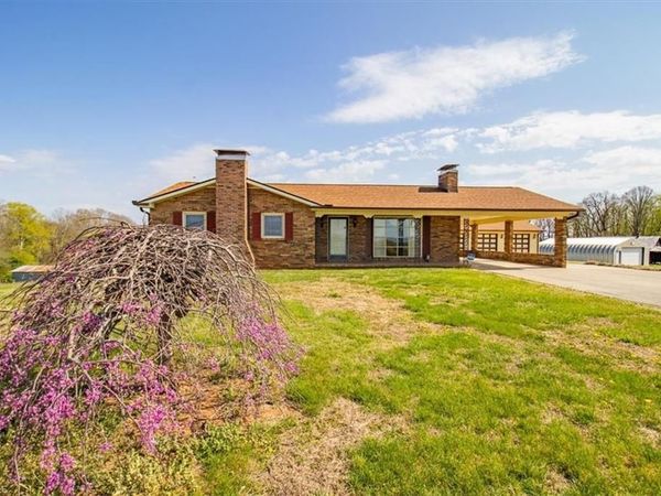 3556 White Plains Road, Roaring River, NC 28669