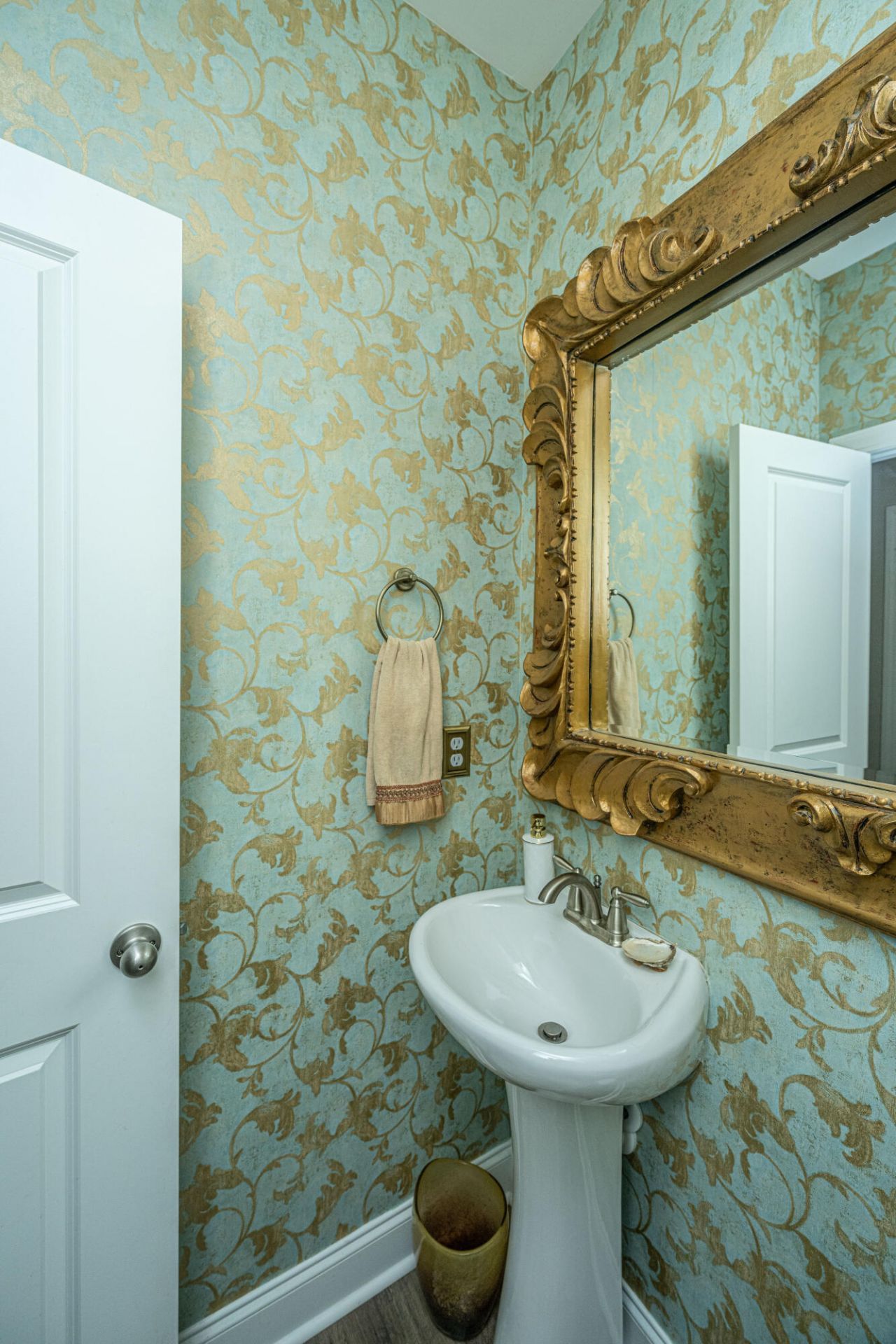 2160 Nicholas David Path Photo 17