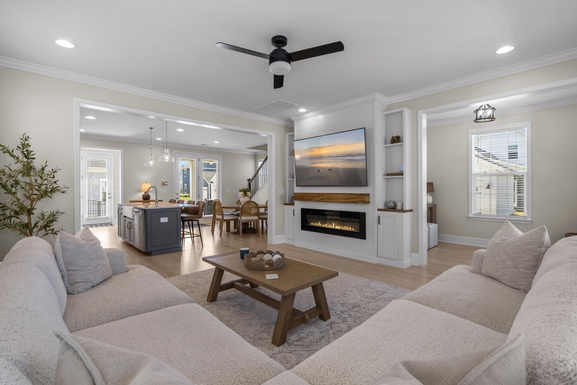 222 Delano Way Photo 9