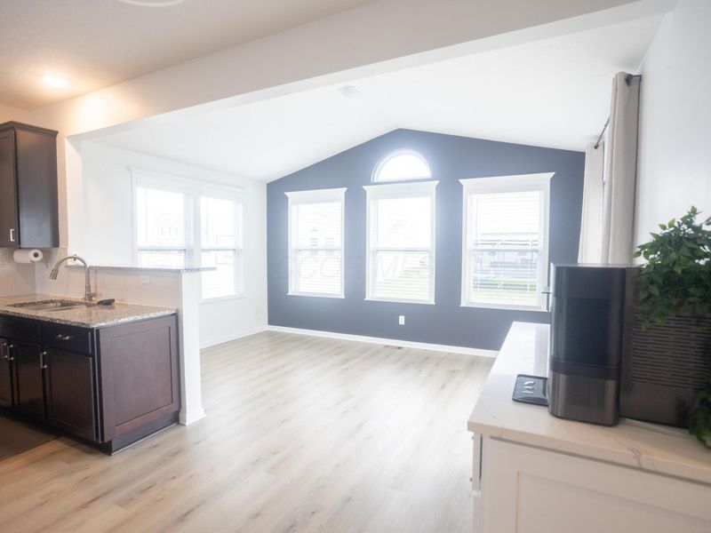 1129 Stratford Way, London, OH 43140 Photo 9