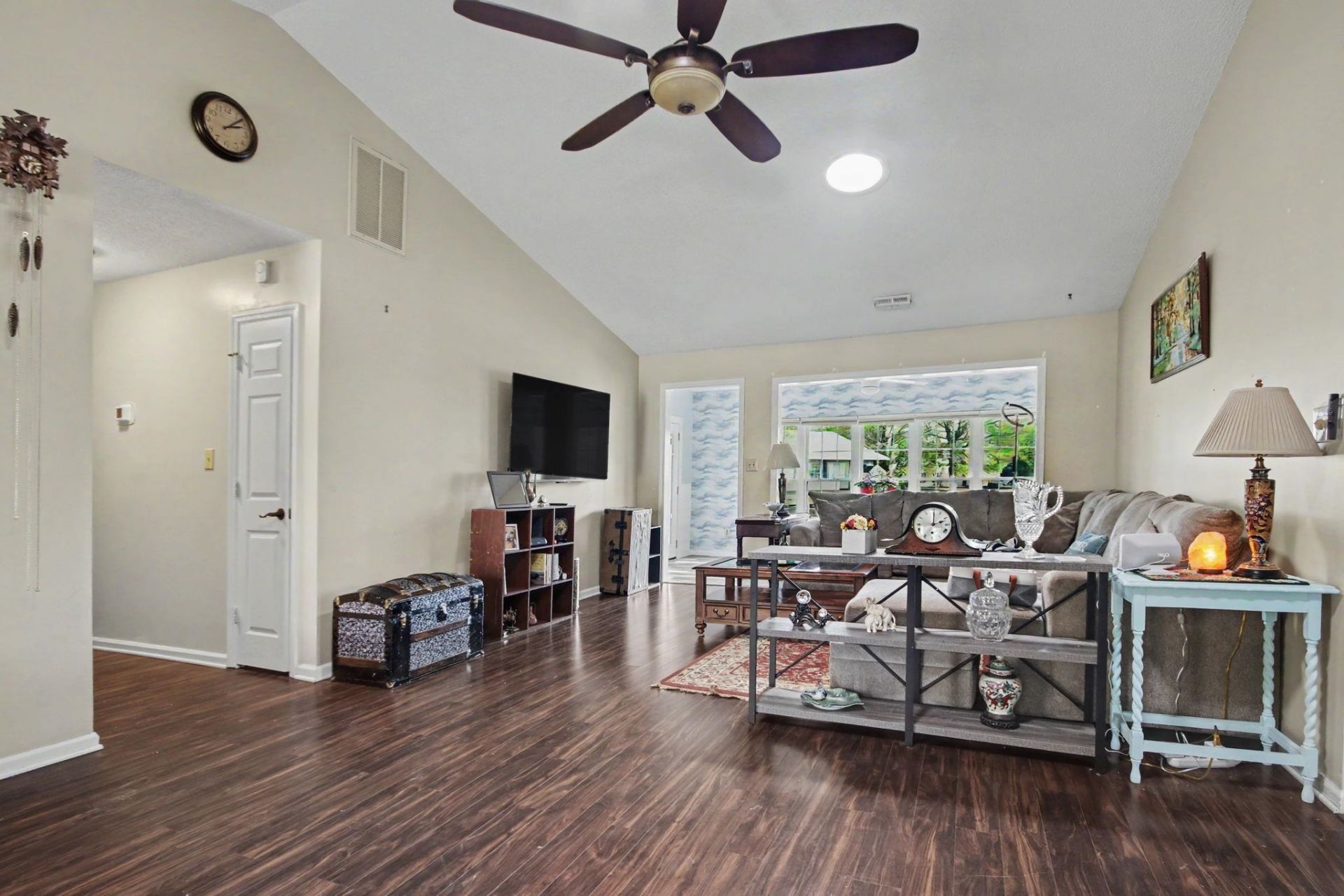 607 Bluebird Ln. Photo 7