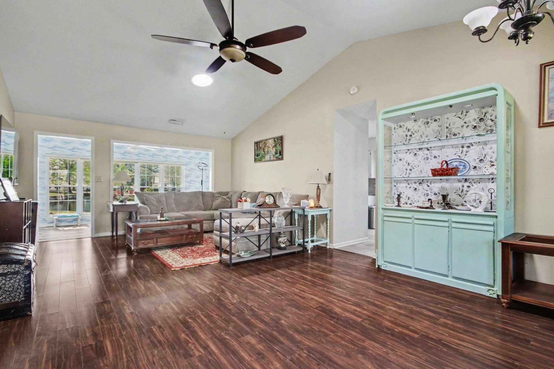 607 Bluebird Ln.  Photo 8