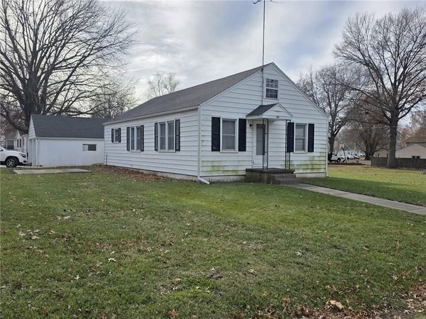 401 S 6th Street, Louisburg, KS 66053
