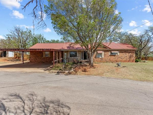 301 Jefferson Drive, Cordell, OK 73632