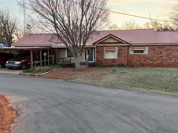 301 Jefferson Drive, Cordell, OK 73632