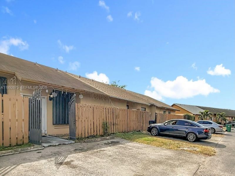 6722 NW 192nd Ln, Hialeah, FL 33015 Photo
