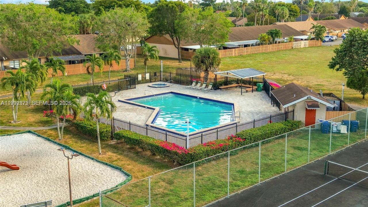 6722 NW 192nd Ln, Hialeah, FL 33015 Photo