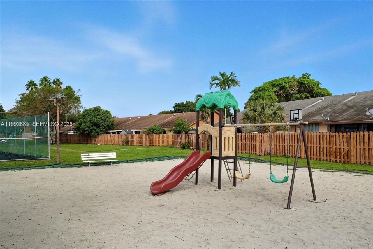 6722 NW 192nd Ln, Hialeah, FL 33015 Photo