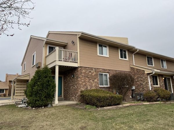 4615 S Woodland DRIVE, Greenfield, WI 53220
