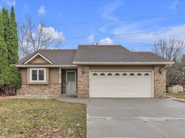 832 Aspen Circle, Little Canada, MN 55109