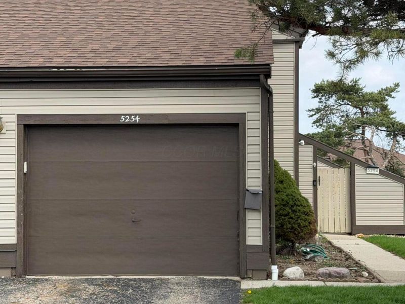 5254 Westbury Drive, Unit 14D, Columbus, OH 43228 Photo 1