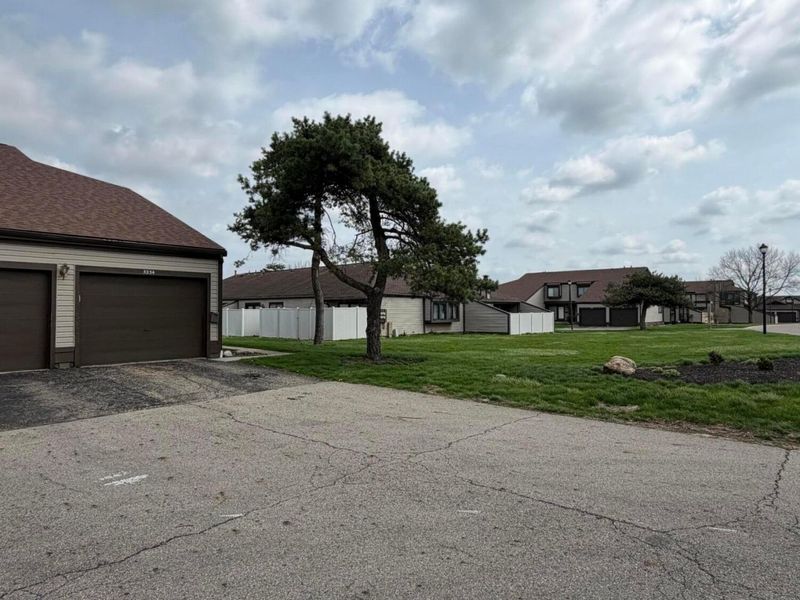 5254 Westbury Drive, Unit 14D, Columbus, OH 43228 Photo 3