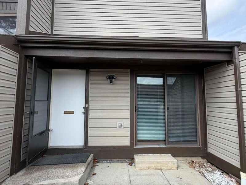 5254 Westbury Drive, Unit 14D, Columbus, OH 43228 Photo 4