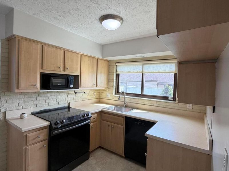 5254 Westbury Drive, Unit 14D, Columbus, OH 43228 Photo 7