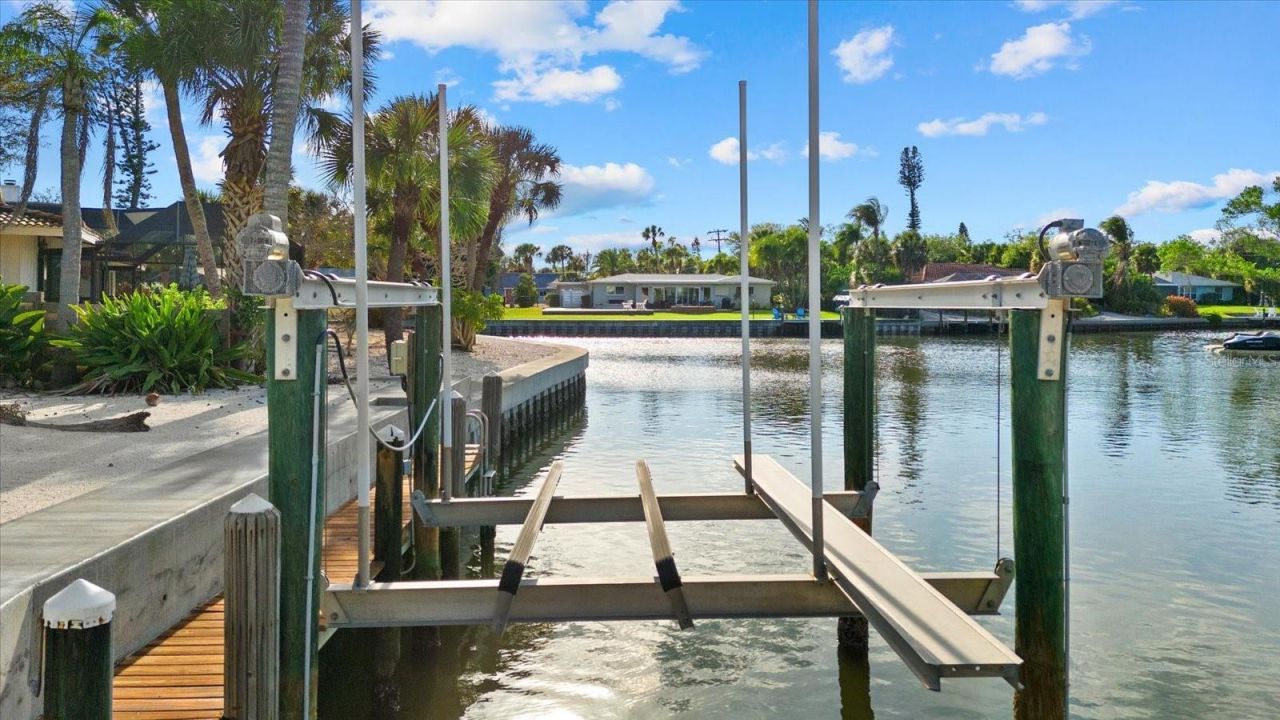 5448 Azure Way, Sarasota, FL 34242 Photo