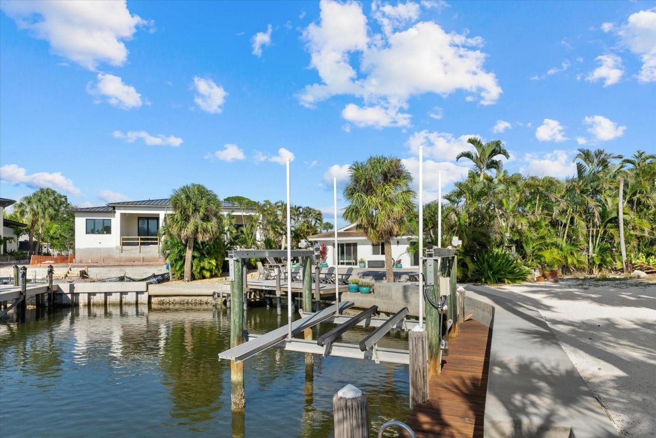 5448 Azure Way, Sarasota, FL 34242 Photo