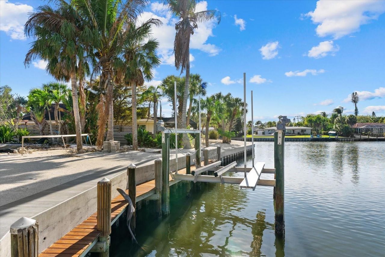 5448 Azure Way, Sarasota, FL 34242 Photo