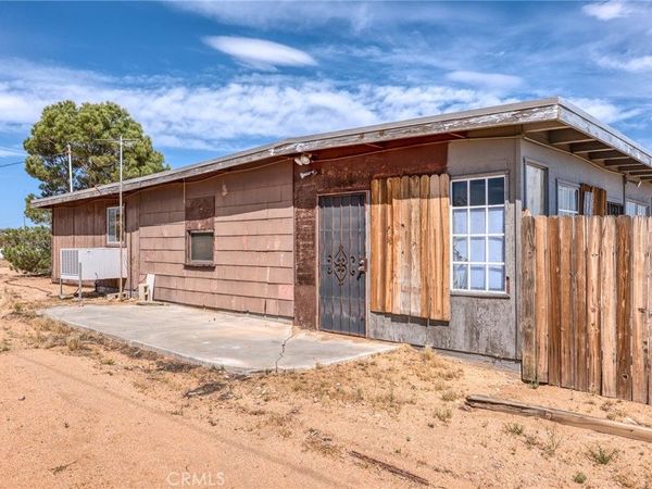 2121 Cambria, Landers, CA 92285