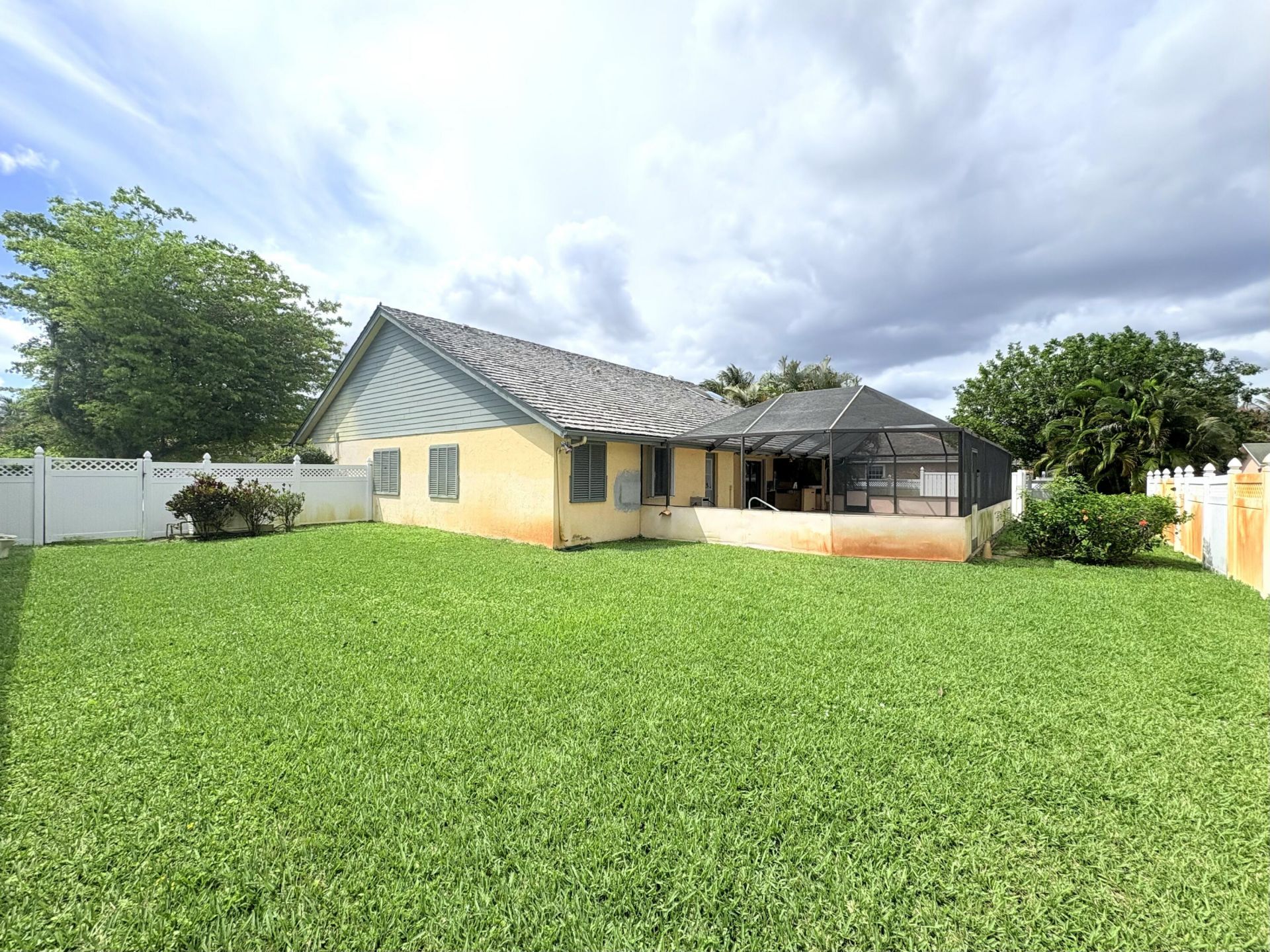 1740 22nd Avenue N, Lake Worth Beach, FL 33460 Photo