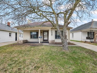 7420 Fenton Street, Dearborn Heights, MI 48127