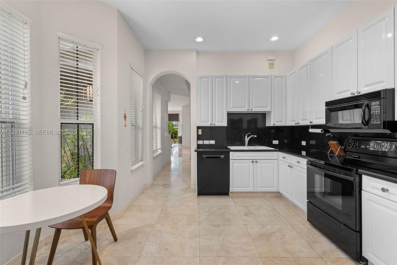 896 W Spinnaker Dr W , Unit 896, Hollywood, FL 33019 Photo