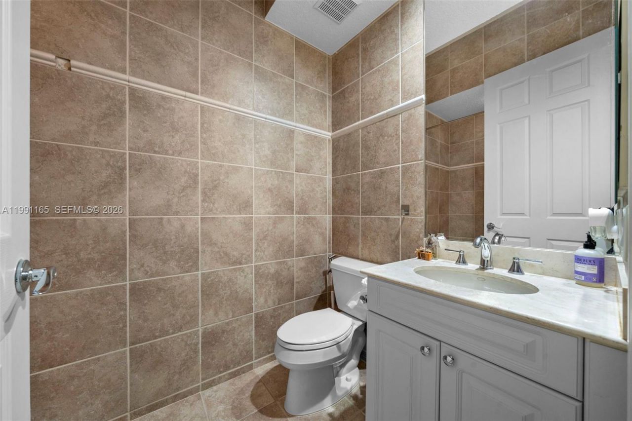 896 W Spinnaker Dr W , Unit 896, Hollywood, FL 33019 Photo