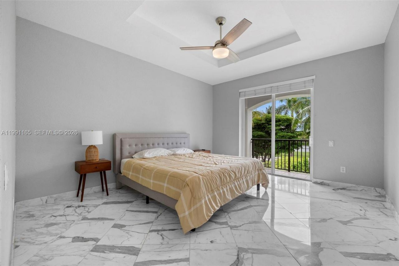 896 W Spinnaker Dr W , Unit 896, Hollywood, FL 33019 Photo