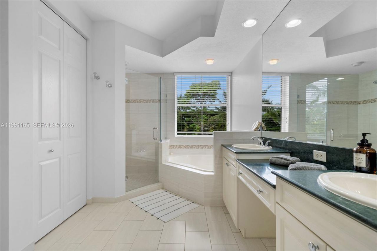 896 W Spinnaker Dr W , Unit 896, Hollywood, FL 33019 Photo