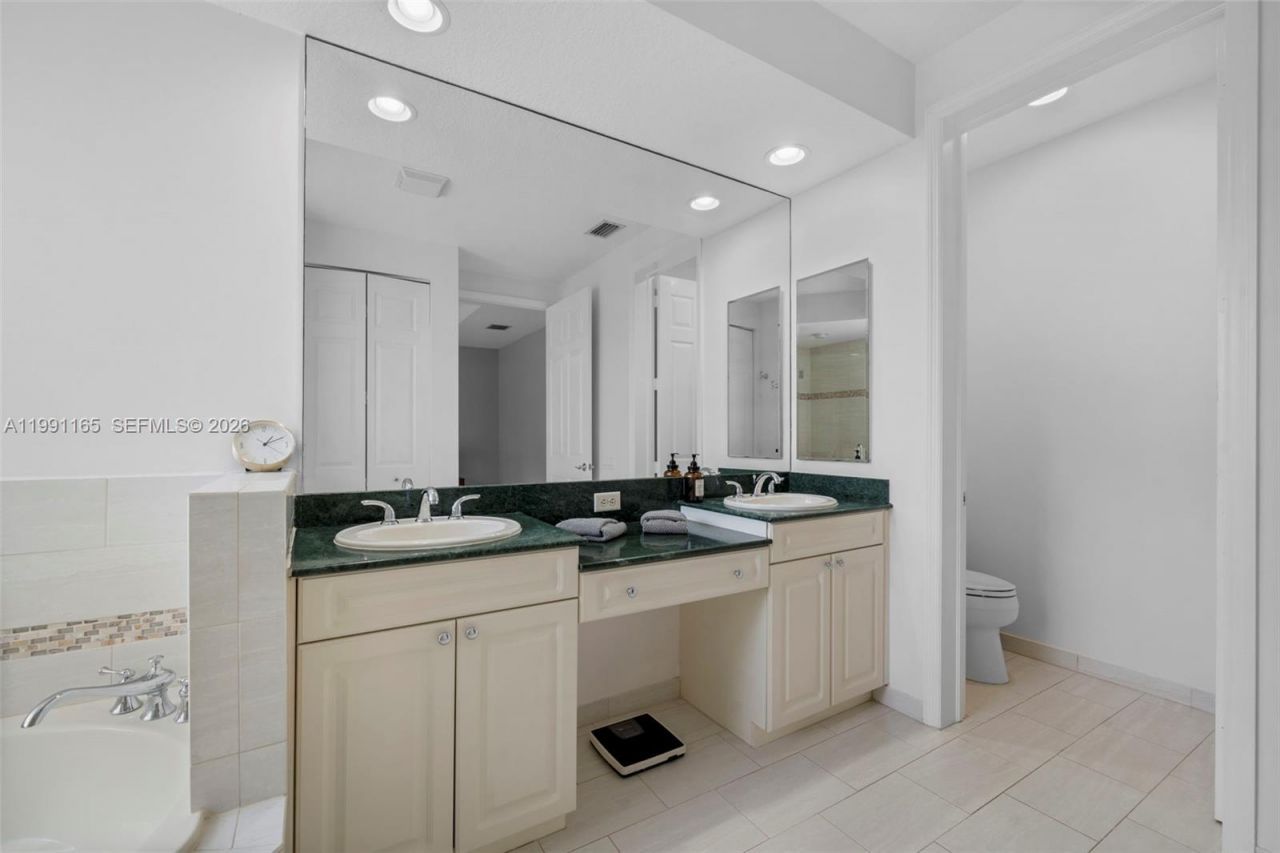 896 W Spinnaker Dr W , Unit 896, Hollywood, FL 33019 Photo