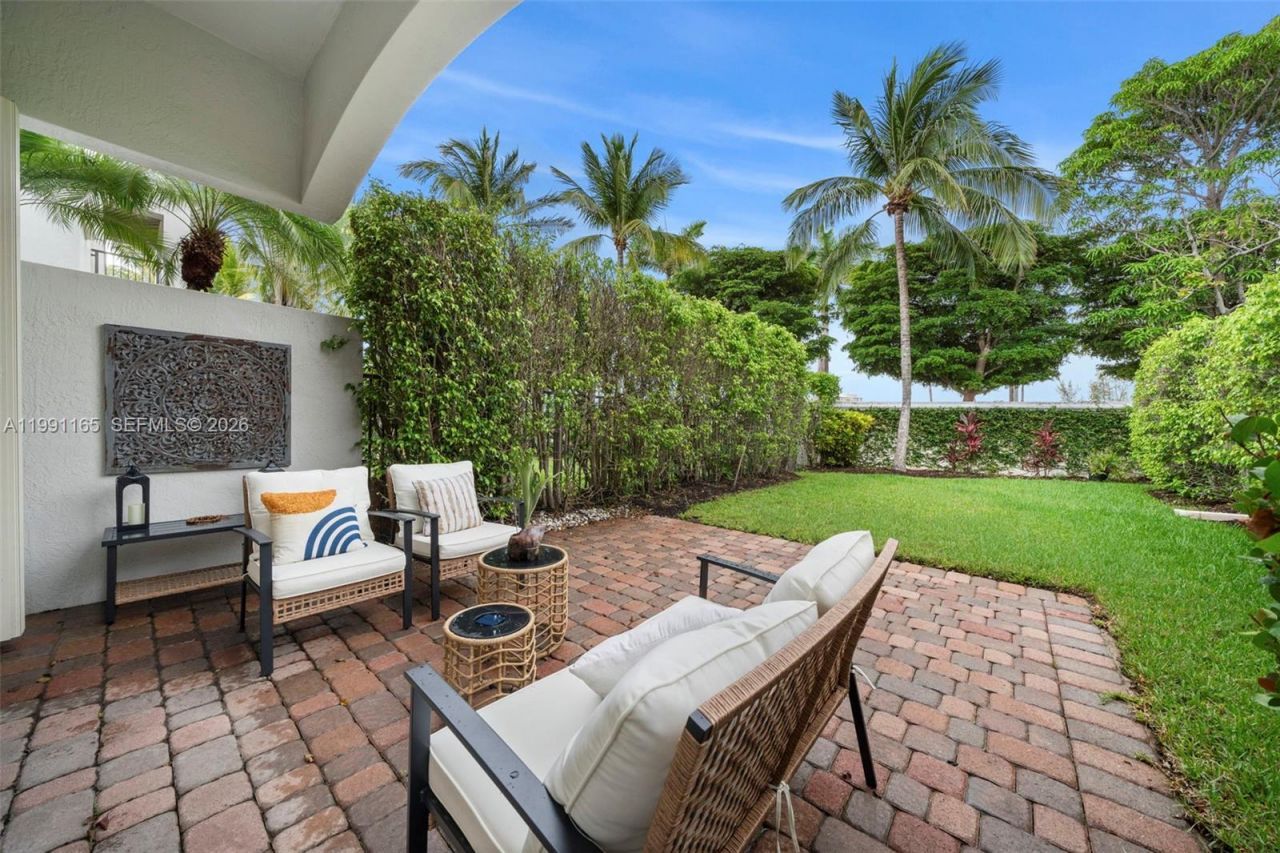 896 W Spinnaker Dr W , Unit 896, Hollywood, FL 33019 Photo