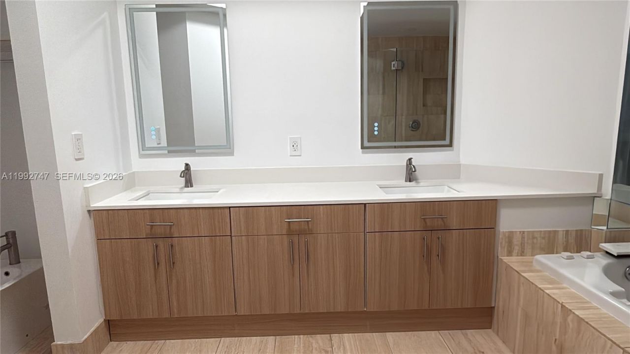 21205 Yacht Club Dr , Unit 204, Aventura, FL 33180 Photo