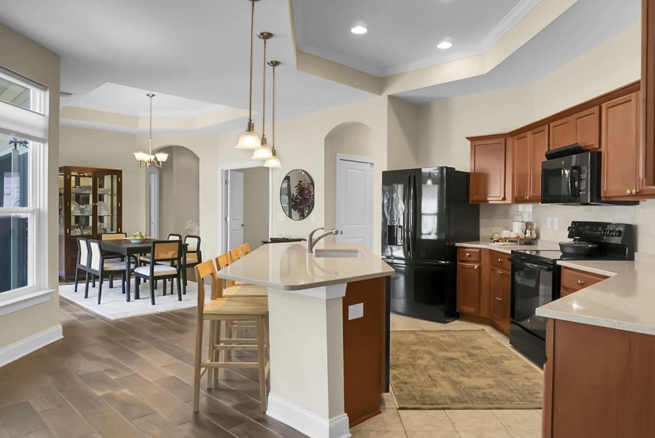 255 Village Stone Circle Photo 20