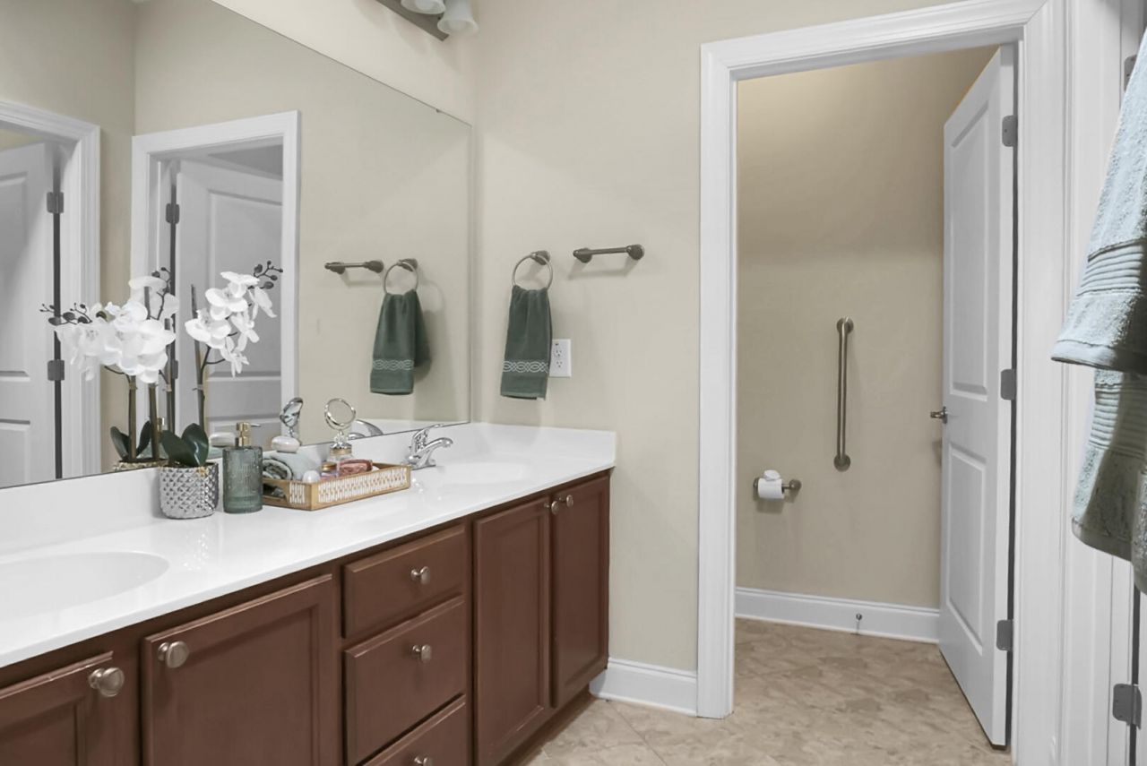 255 Village Stone Circle Photo 32