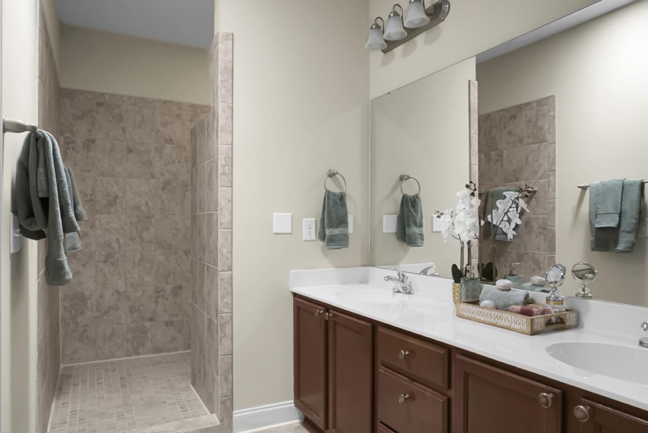 255 Village Stone Circle Photo 34