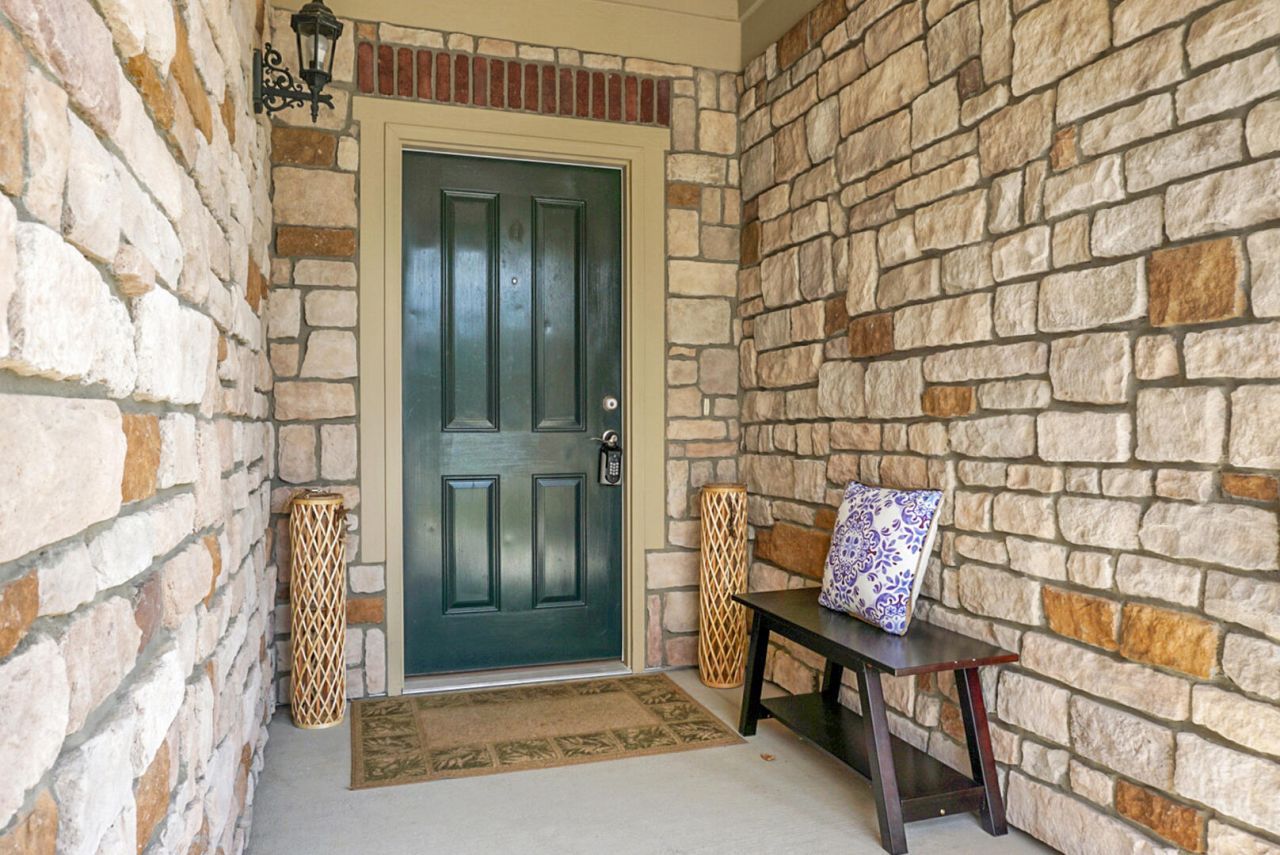 255 Village Stone Circle Photo 4