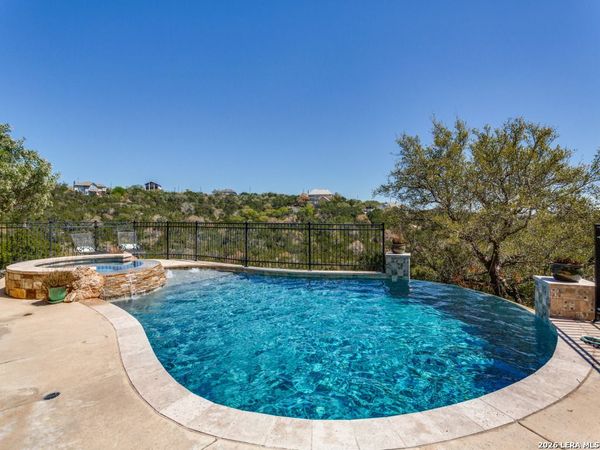 460 Shepherds Crook, Helotes, TX 78023