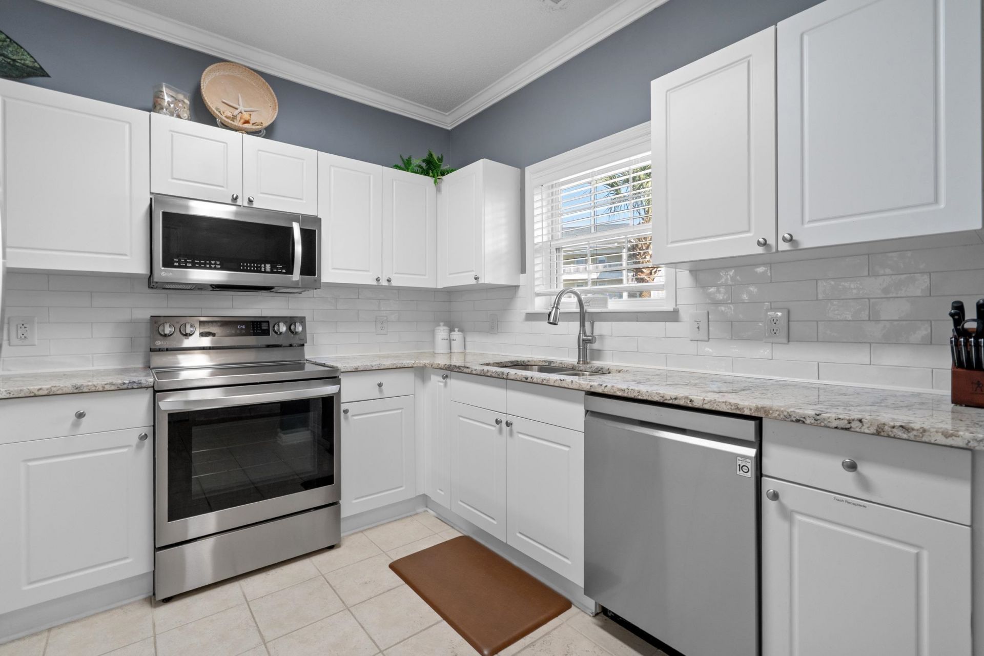 5825 Catalina Dr. Photo 11