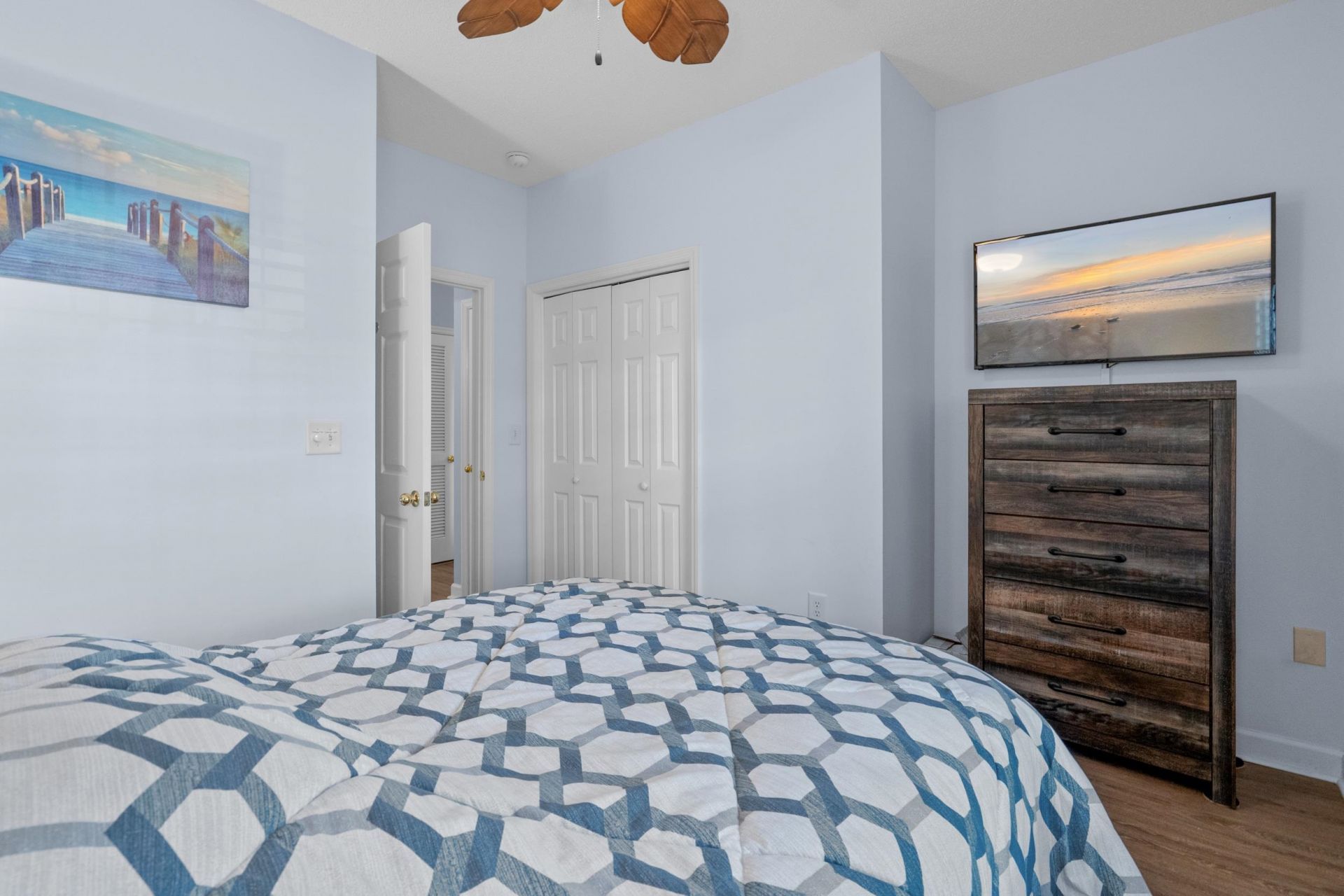 5825 Catalina Dr. Photo 18