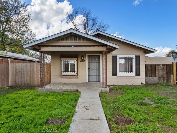 2521 P, Bakersfield, CA 93301