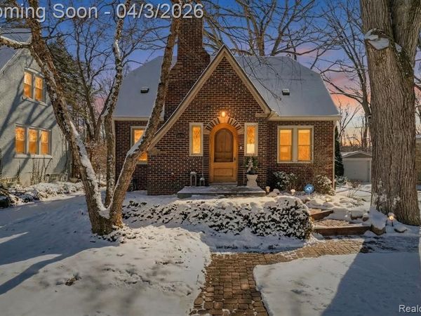 2179 Avondale Street, Sylvan Lake, MI 48320