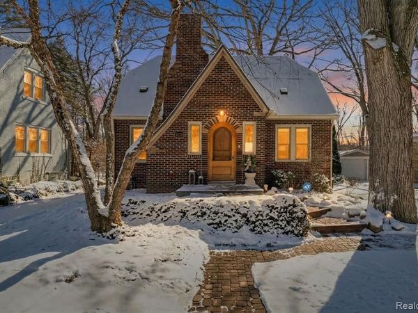 2179 Avondale Street, Sylvan Lake, MI 48320