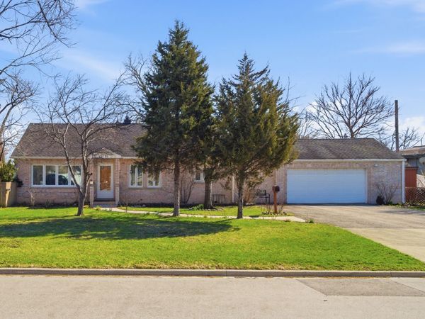 10033 Montrose Avenue , Schiller Park, IL 60176