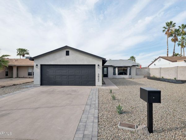3822 E DAHLIA Drive, Phoenix, AZ 85032