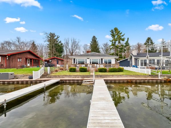 2038 Ash Te Wette Beach Drive, Hillsdale, MI 49242