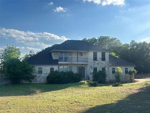 101 Quarterhorse CT, Liberty Hill, TX 78642
